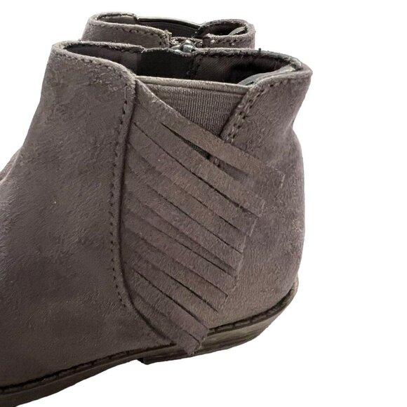 Old Navy Sz 8 Grey Faux Suede Fringe Ankle Boots - Picture 4 of 9